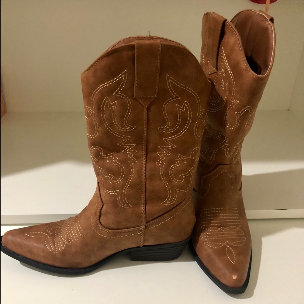 Cowboy boots 😻🔝 - Picture 2 of 3